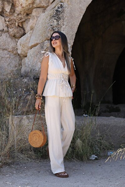 bytugcekaya Σετ παντελόνι μπλούζα με λεπτομέρεια μπεζ λάστιχο