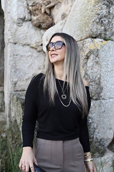 bytugcekaya Μαύρη μπλούζα μοντάλ με λαιμόκοψη σκάφος