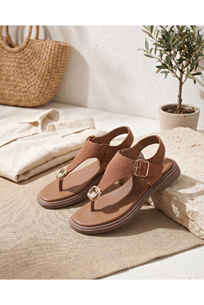 Mubiano Γυναικεία σουέτ σανδάλια σαγιονάρας με αγκράφα και χρυσή λεπτομέρεια ...