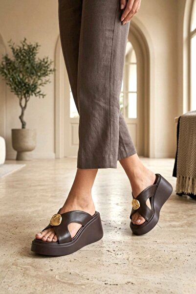 Fox Shoes Y973965409 Γυναικείες Παντόφλες Καφέ με Σόλα Wedge