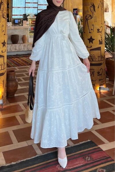 Modamorfo Φόρεμα με βολάν στη φούστα και λεπτομέρεια από δαντέλα - λευκό