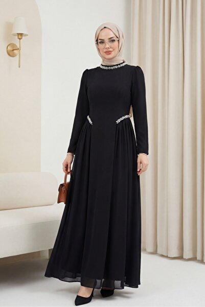 Modamorfo Φόρεμα κρεπ με φόδρα, με πέτρες στο γιακά και τη μέση, με λεπτομέρε...