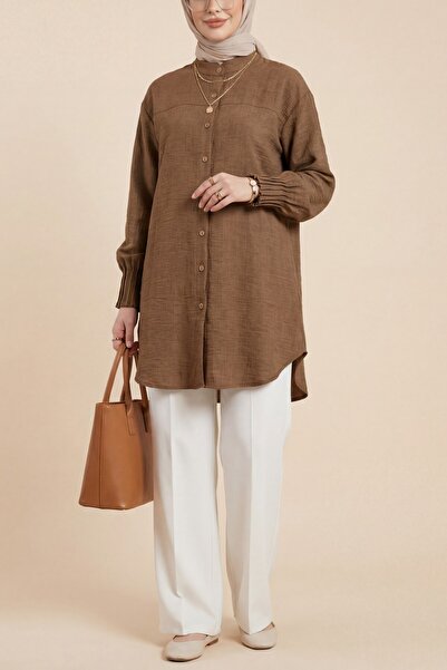 Modamorfo قميص ذو قصة بيضاوية وأكمام طويلة - أسمر ضارب للصفرة