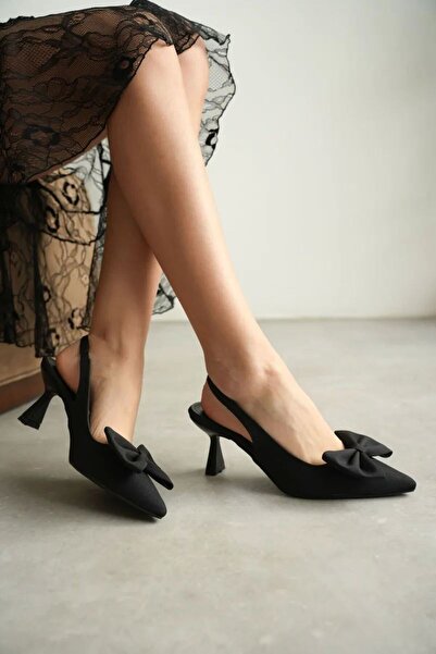 Siyah Fiyonklu Kitten Topuklu Slingback Kadın Ayakkabı TR08MS24A