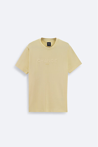 Avva Ανδρικό μπλουζάκι με κίτρινο χρώμα Soft Touch με λαιμόκοψη με στάμπα καν...