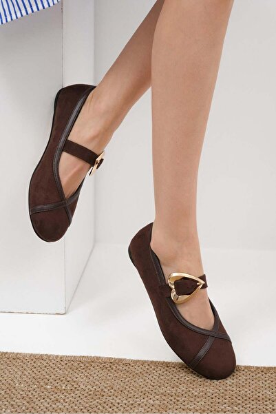 Mio Gusto Γυναικείες μπαλαρίνες Roxy Brown με αγκράφα σε σχήμα καρδιάς