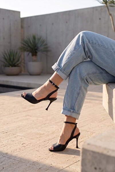 Modezya Γυναικεία παπούτσια με τακούνι Belinda, μαύρα, ματ, με λουράκι στον α...