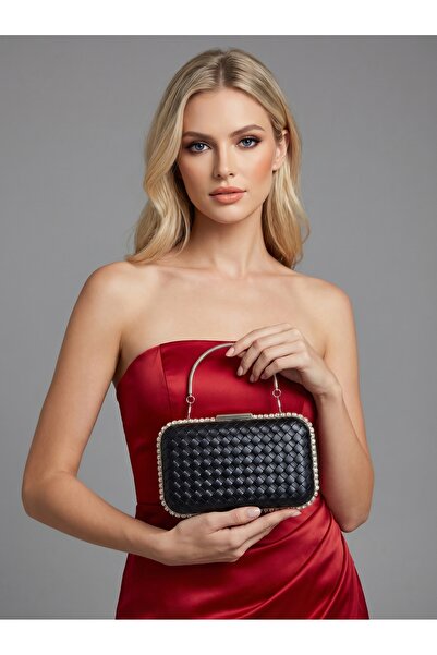 Biçanta Μαύρο χρώμα με ασημί χοντρές πέτρες κεντημένες B.O.T.T.E.G.A με σχέδι...