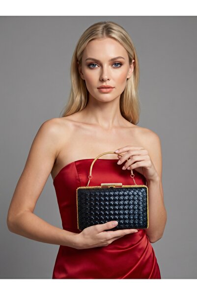 Biçanta Μαύρο χρώμα με χρυσή λεπτομέρεια B.O.T.T.E.G.A με σχέδιο χειροποίητης...