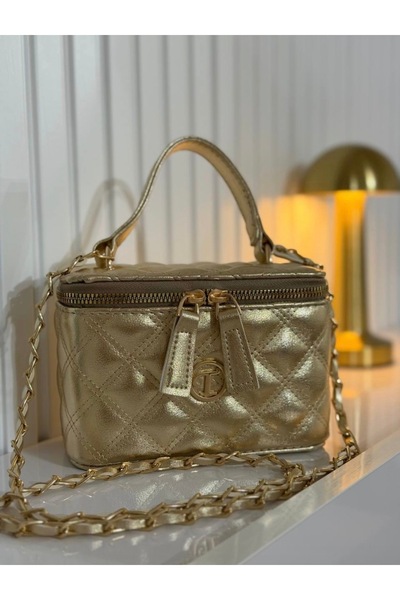 Senna Collection Πολύ υπέροχο μοντέλο με καπιτονέ και λαβή αλυσίδας.