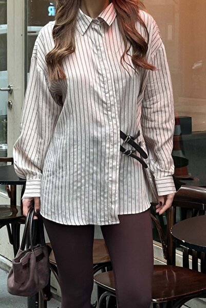 XXL BUTİK Γυναικείο μπεζ ριγέ πουκάμισο oversize με λεπτομέρεια με αγκράφα ES...