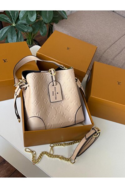 GENERAL Fashionable and Stylish Shoulder Bag with Accessories