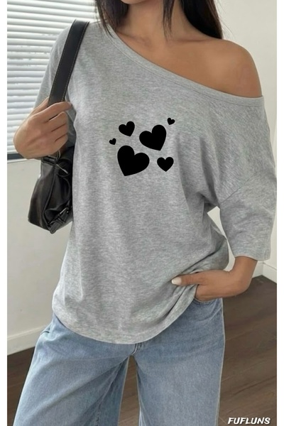 FUFLUNS ΓΥΝΑΙΚΕΙΟ T-SHIRT ΥΠΕΡΜΕΓΕΘΕΣ ΜΕ ΣΤΑΜΠΑ ΚΑΡΔΙΕΣ ΚΑΙ ΛΟΥΡΑΚΙ ΣΤΟ ΛΑΒΑΡΙΔΙ