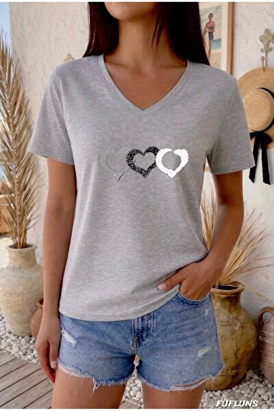 FUFLUNS Γυναικείο μπλουζάκι με στάμπα  "ΚΑΡΔΙΕΣ ΜΑΖΙ " και λαιμόκοψη V, σε με...