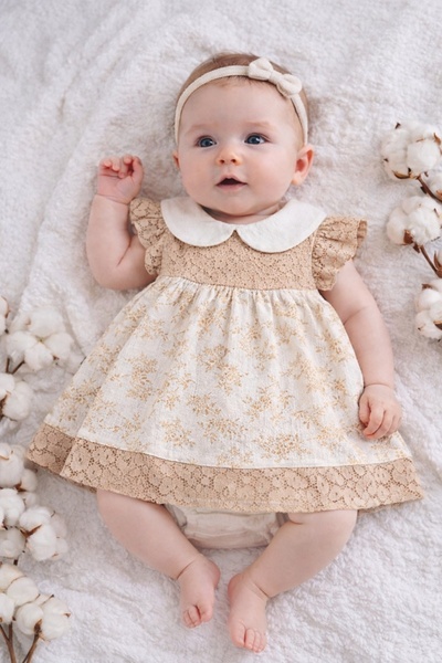 Pure Boutique Κομψό βρεφικό φόρεμα με ενσωματωμένο κορμάκι από βαμβάκι και φλ...