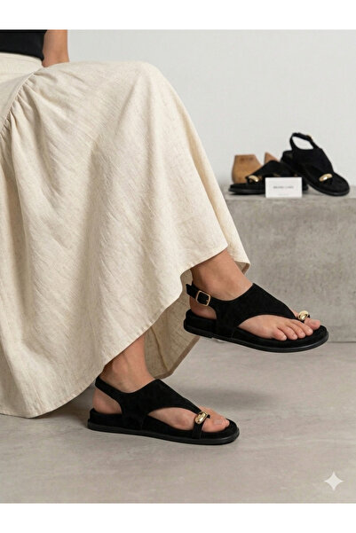 NUVE SHOES Kadın Siyah Süet Deri Günlük Parmak Arası Gold Tokalı Sandalet
