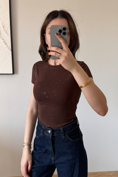 İlayda Toprak Μπλουζάκι Cris Brown με λεπτομέρειες από γκλίτερ και κρύσταλλα,...