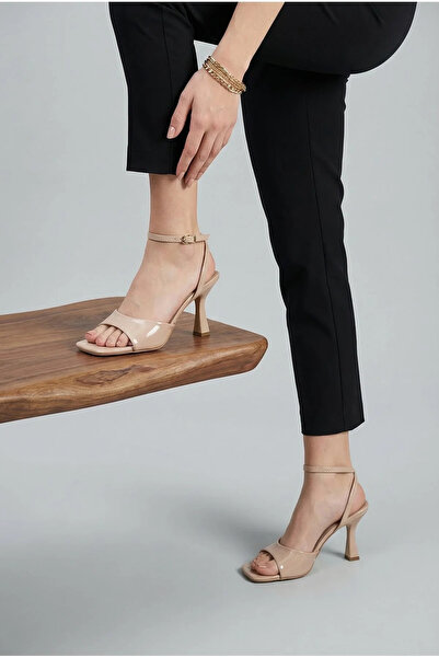 NUG Γυναικεία παπούτσια Isra με ανοιχτή μύτη και λεπτό τακούνι