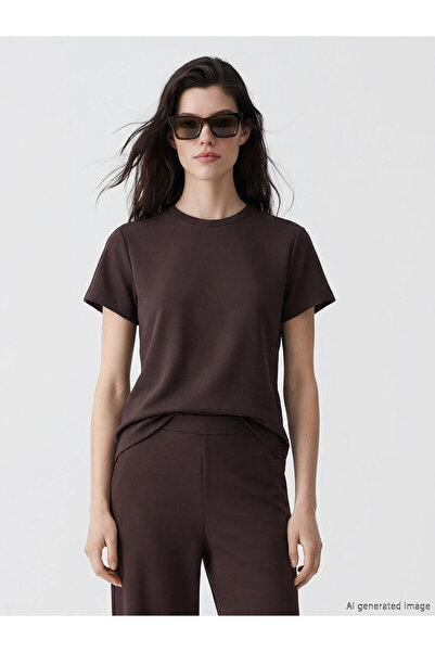 LC Waikiki Nevavm Women's T-Shirt with Oval Collar and Difference