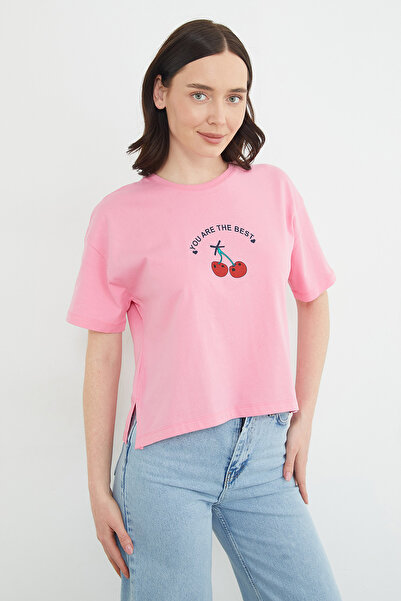 Fulla Moda Μπλουζάκι με στάμπα κεράσια και λαιμόκοψη ποδηλάτου, χαλαρή εφαρμογή