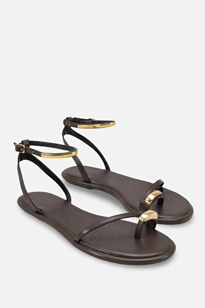 Liza Shoes صندل نسائي من NİLAY بإبزيم على شكل إصبع A012-K855
