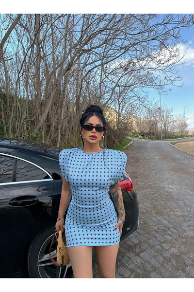 kırmızı butiks Μπλε φόρεμα πουά με επένδυση στους ώμους