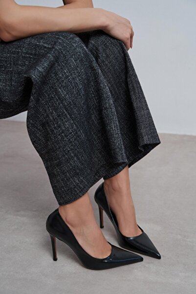 NİŞANTAŞI SHOES Γυναικείο στιλέτο Lunara με μαύρο ρουστίκ σχέδιο και μυτερή μύτη