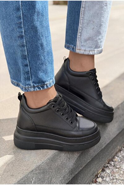 I Love Shoes حذاء رياضي نسائي من كورين بكعب مخفي من الجلد الأسود غير اللامع