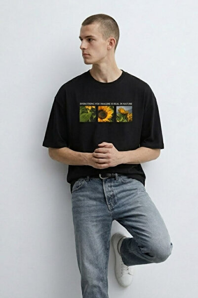 MATERIAL Ανδρικό μπλουζάκι oversize με φλοράλ στάμπα σε μαύρο χρώμα