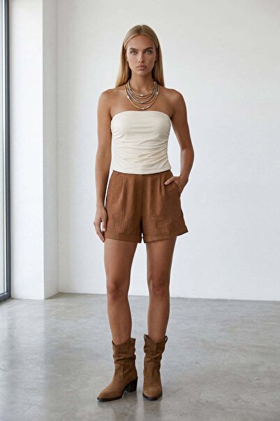 Trend Alaçatı Stili Γυναικείο καφέ λινό σορτς με διπλές τσέπες και κρυφό φερμ...