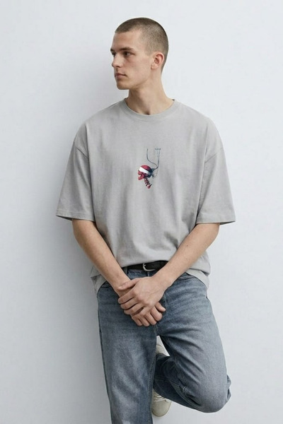 MATERIAL Ανδρικό μπλουζάκι με στάμπα κρανίου σε γκρι χρώμα