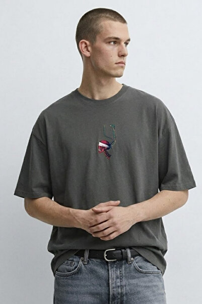 MATERIAL Ανδρικό μπλουζάκι με στάμπα κρανίου, oversized, καπνιστό