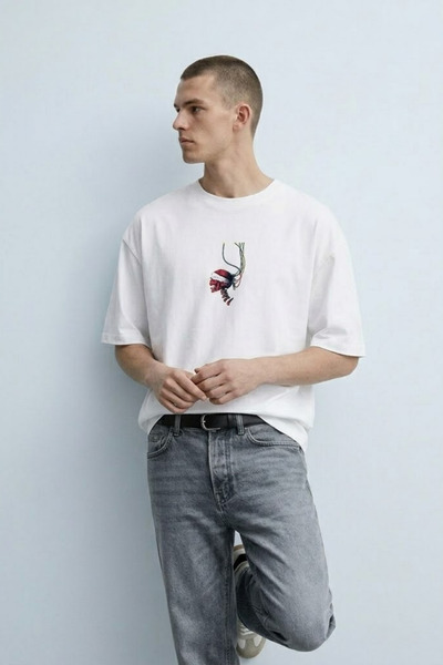 MATERIAL Ανδρικό μπλουζάκι με στάμπα κρανίου σε λευκό χρώμα