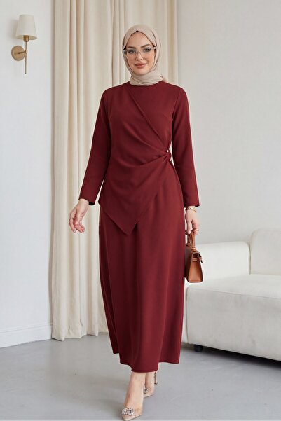 Modamorfo Εισαγόμενο φόρεμα κρεπ με στρογγυλή λαιμόκοψη και αγκράφα - μπορντό