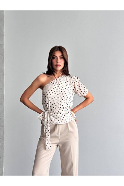 MIRELLA BOUTIQUE Puantiyeli Tek Omuz Bağlama Detaylı Bluz
