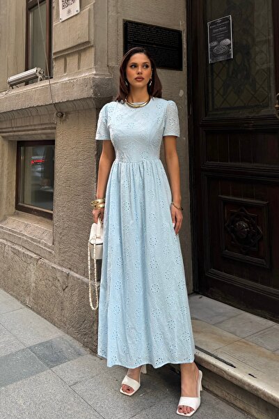 BEJNA Γυναικείο φόρεμα με μπλε επένδυση και υφαντό μπροντέ σχέδιο