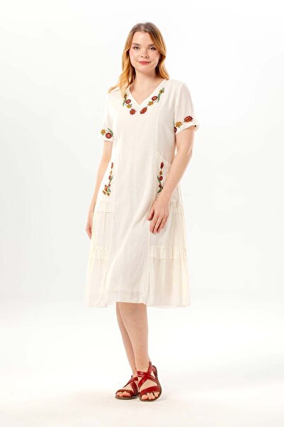 Eliş Şile Bezi Κοντομάνικο φόρεμα με V λαιμόκοψη και κρεμ βαφή, καλοκαιρινό φ...