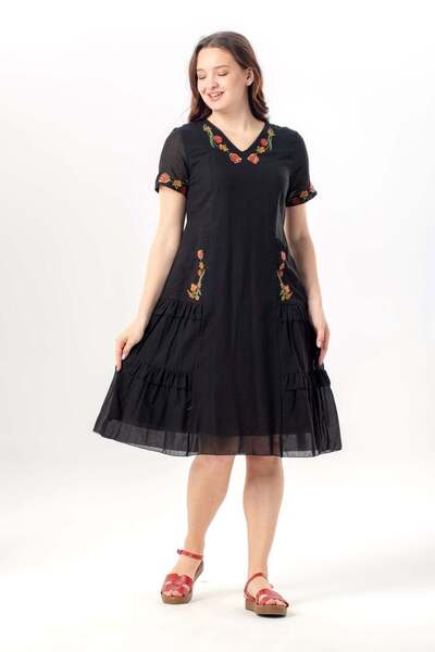 Eliş Şile Bezi Κοντομάνικο φόρεμα με V λαιμόκοψη και βολάν, μαύρο Syh