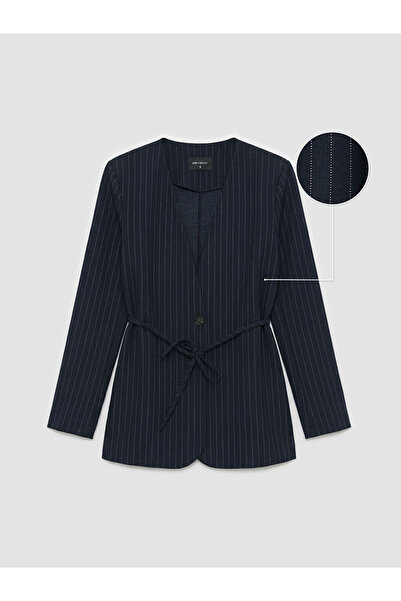 LC Waikiki Navy Blue Striped Women's Blazer Jacket from Güli̇s Gi̇yi̇m