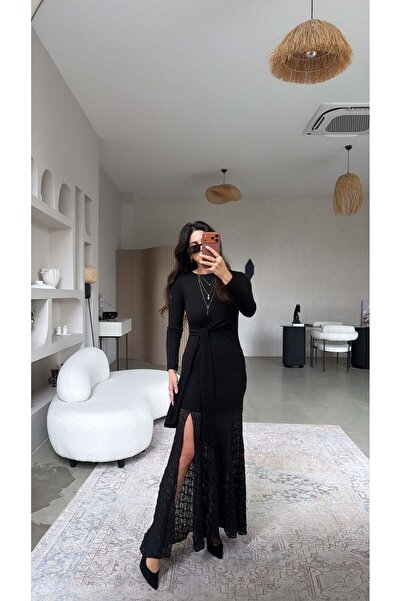 Buket Teke Μαύρο φόρεμα με δαντέλα, κορδόνια και σχισμή στο κάτω μέρος