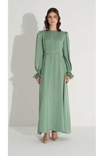 miha Hicran Önal Long Dress with Ribbed and Striped Lace Accessories Green