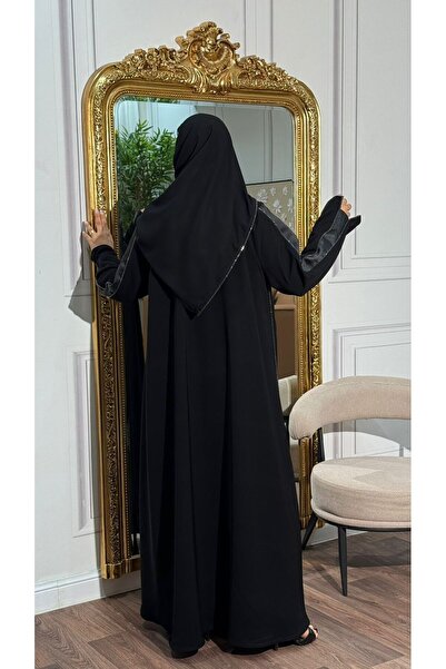 ELEGANT'S عباية بقماش الكريب مزينة بالكريستال علي الاكمام وطرف الطرحة