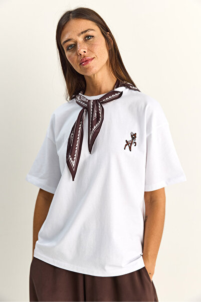 Bianco Lucci Γυναικείο μπλουζάκι Ceylan με κέντημα και φουλάρι Basic Casual T...