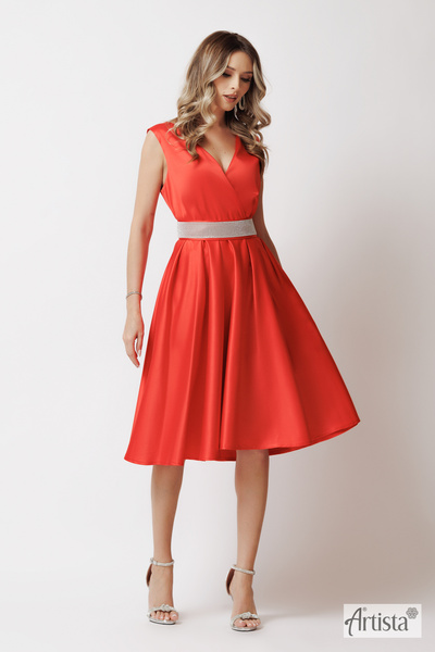Artista Elegant midi dress with tiers at the waist