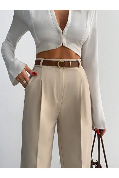 DUUE FASHİON Κομψό υφασμάτινο παντελόνι σε μπεζ απόχρωση για καθημερινή χρήση...