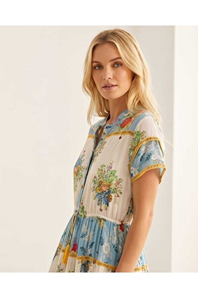 İthal Bohem Tarz Çiçek Desenli Kat Kat Mini Elbise – Belden Bağlamalı & Püsküllü