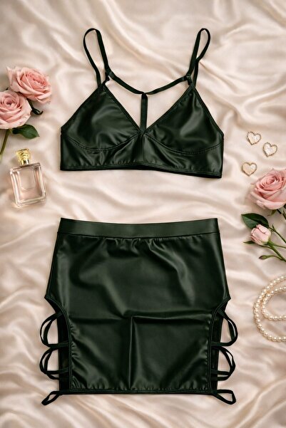 Gece طقم برا ليت من الجلد بلون الأنثراسايت مع تنورة قصيرة ذات نوافذ جانبية