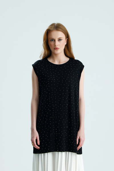 Madame QAN's Complete Stone Detailed Crew Neck Zero Sleeve Undershirt/Blouse