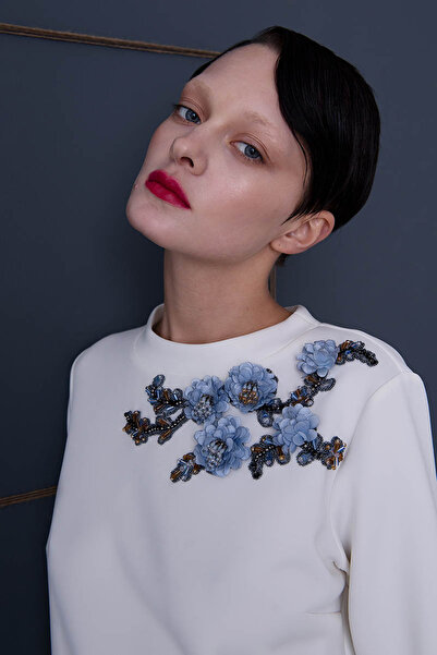 amille Blossom in Blue Aplikeli Ekru Scuba Sweat