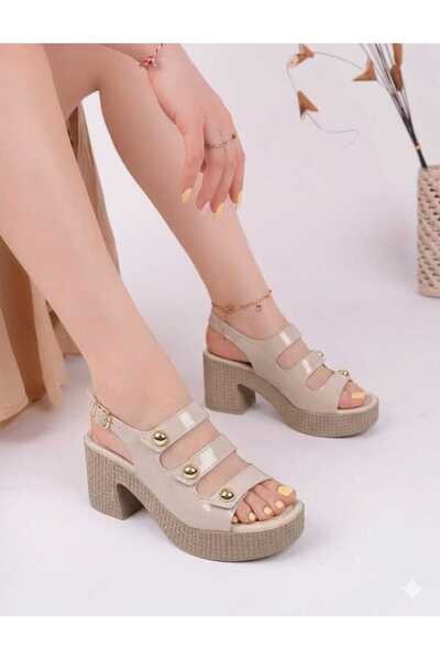 ds Dicle Stil Σανδάλια με σφήνα τακούνια και λεπτομέρεια από πόρπη